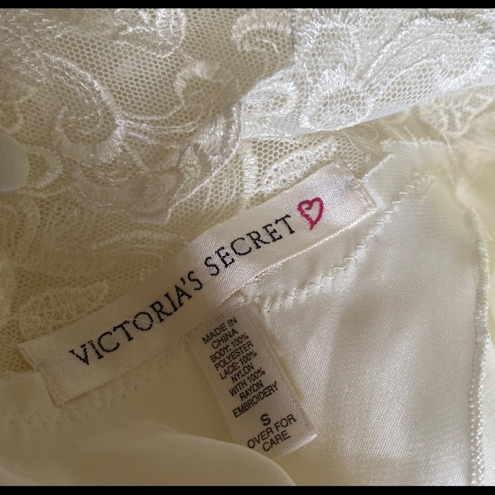 Victoria’s Secret Victorian long night gown size small - Picture 2 of 6
